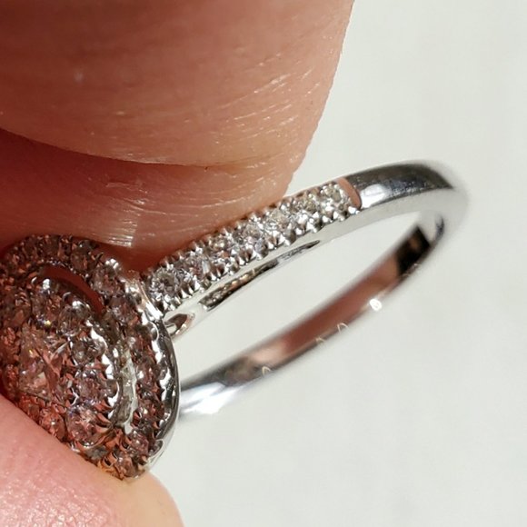 Beautiful  design 14K white gold diamond  ring - Picture 8 of 13